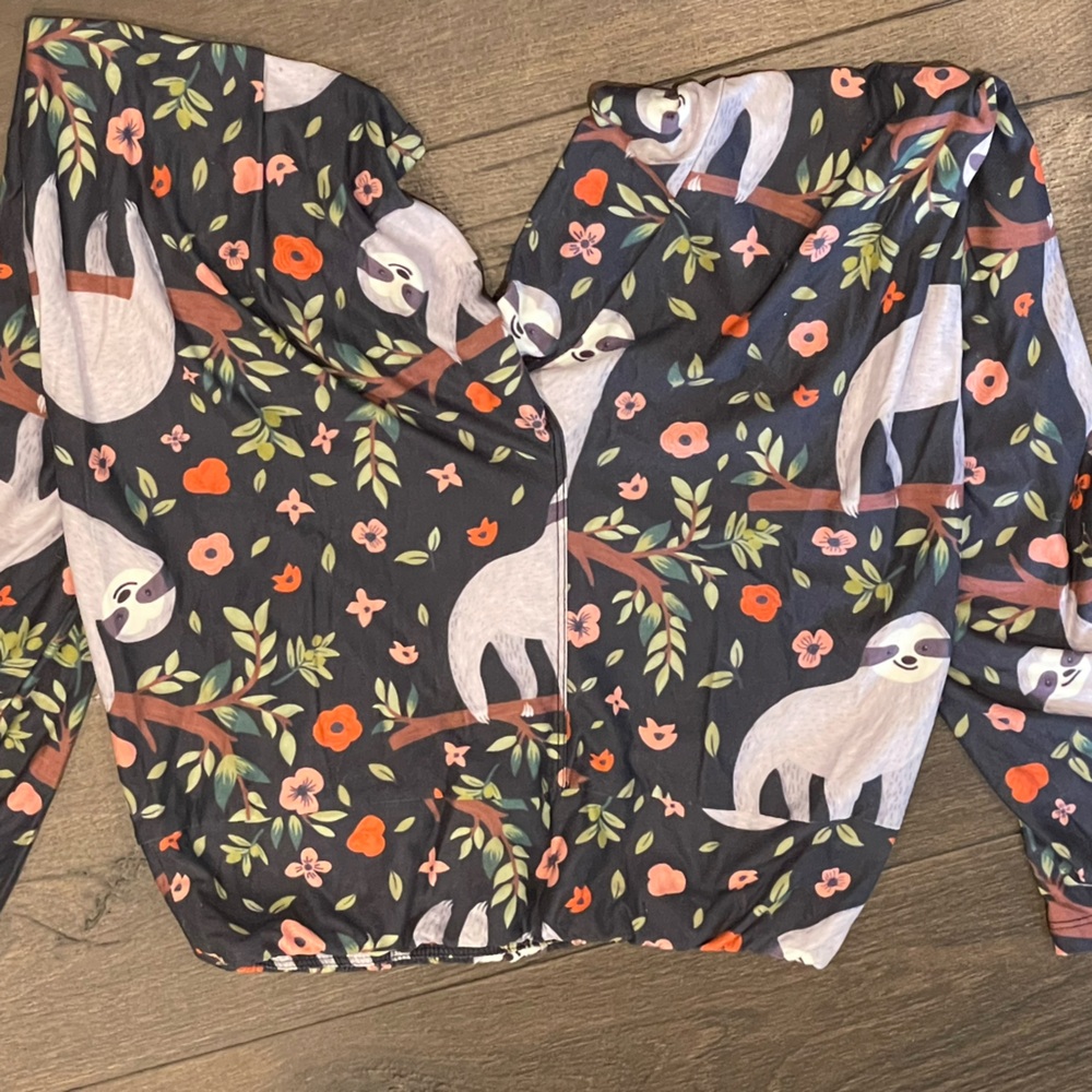 Smiling sloth leggings